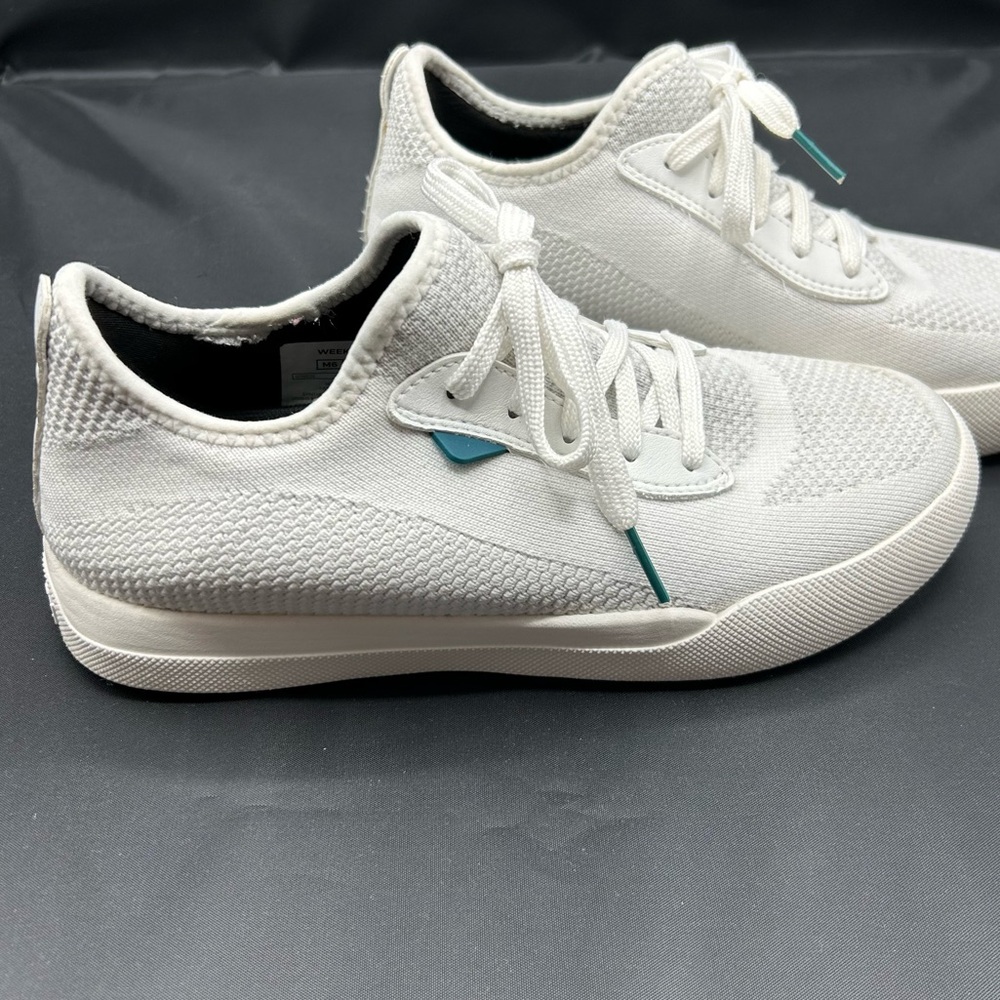 Vessi Weekend Sneaker - Picture 2 of 8